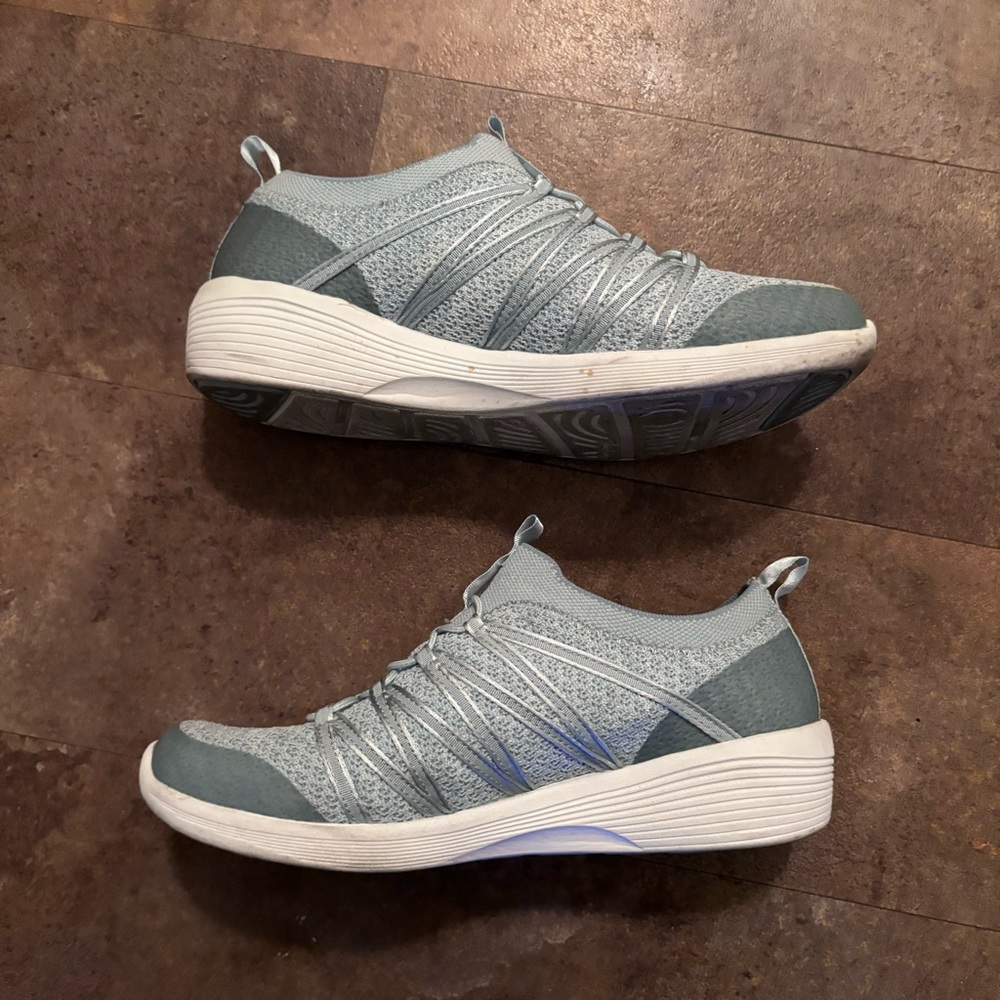 sketchers gym shoes